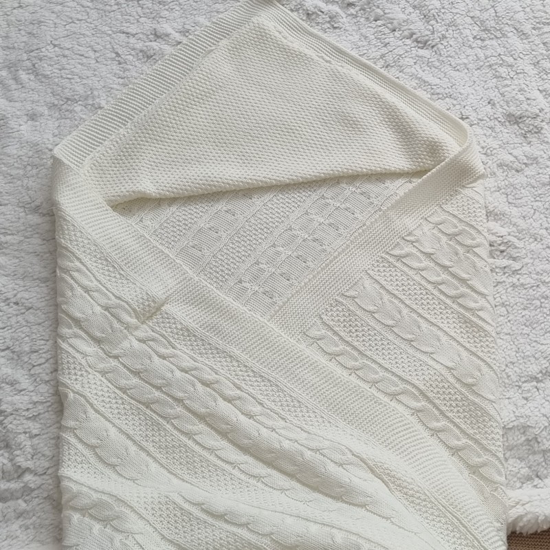 پتو نوزادی کلاهدار بدون خز شیری