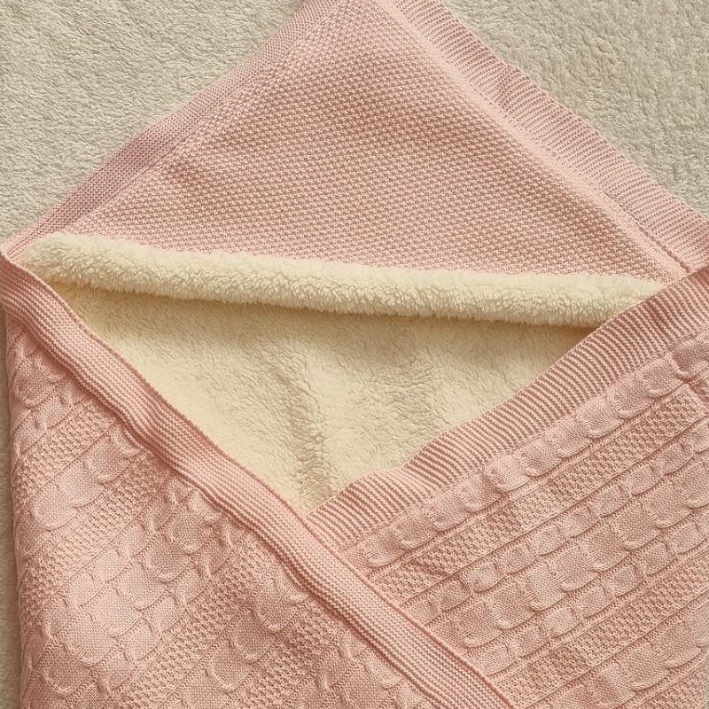 پتوی نوزادی  کلاهدار خزدار صورتی