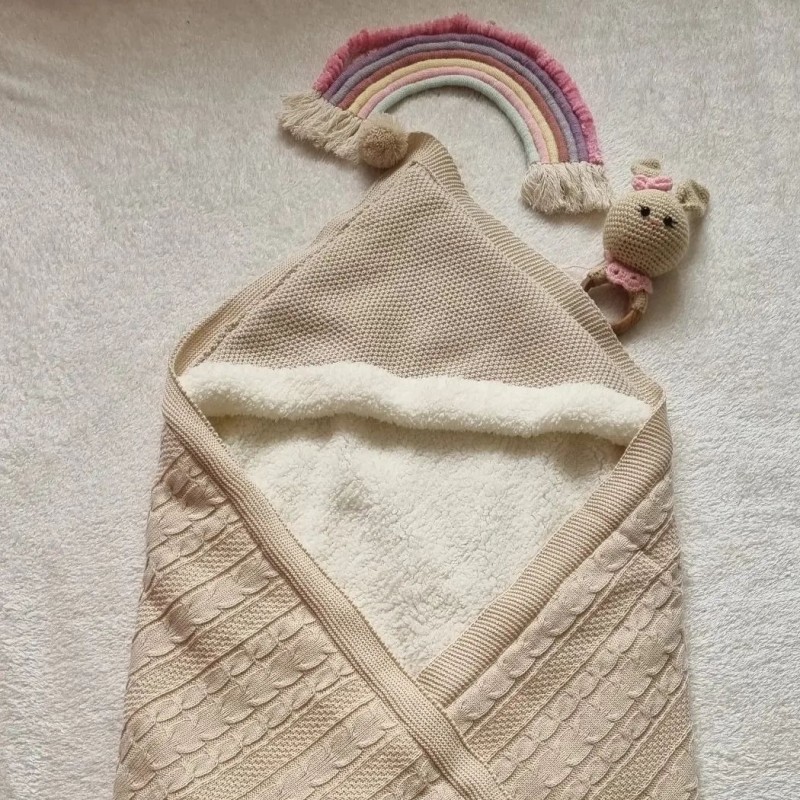 پتوی نوزادی  کلاهدار خزدار کرم