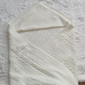 پتو نوزادی کلاهدار بدون خز شیری