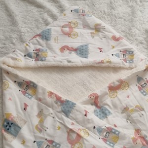 پتوی نوزادی  خزدار  کلاهدار عروسکی پرنسسی