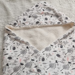 پتوی نوزادی  خزدار  کلاهدار عروسکی اسپرت