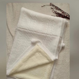 پتوی نوزادی  خزدار سفید بدون کلاه