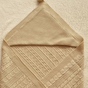 پتو نوزادی کلاهدار بدون خز کرم