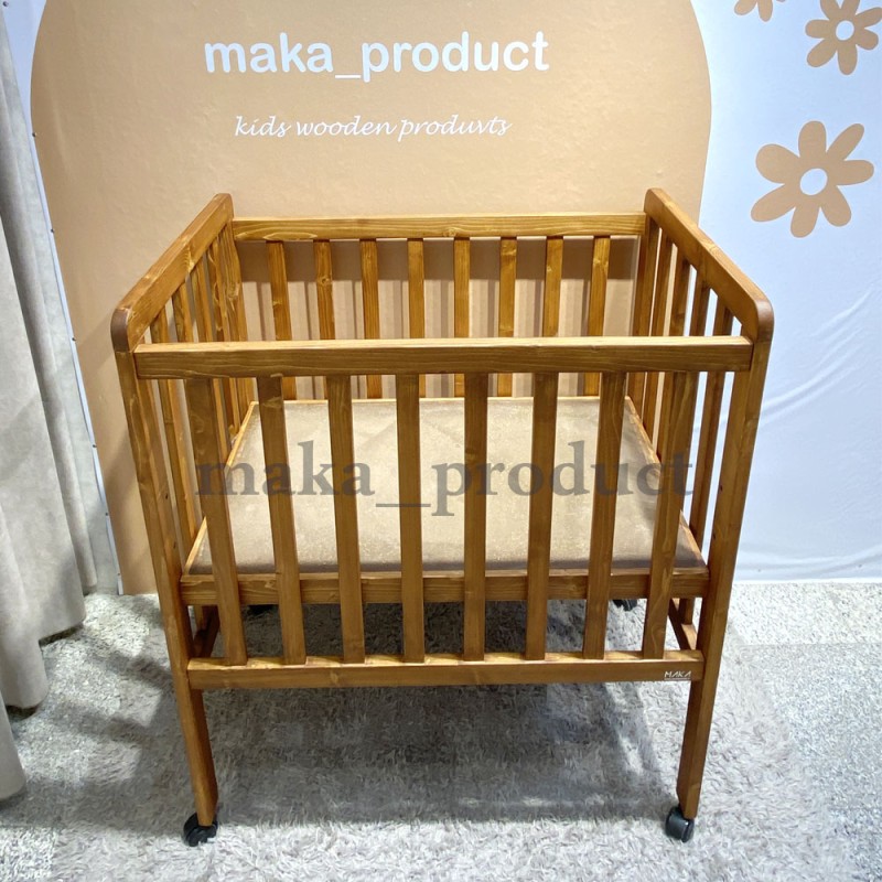 تخت کنار مادر مونته سوری