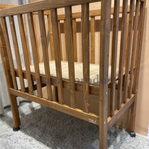 تخت کنار مادر مونته سوری