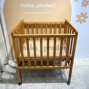 تخت کنار مادر مونته سوری