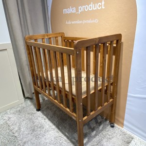 تخت کنار مادر مونته سوری