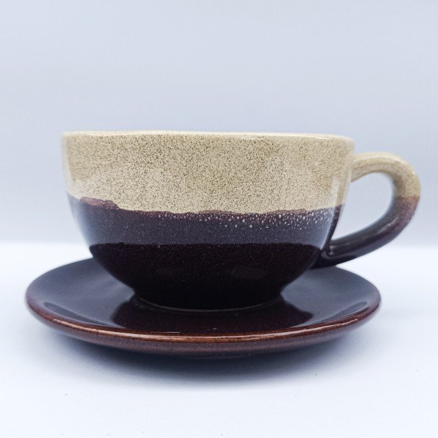 کاپ لته آرت رنگی قهوه ایی - کرم با نعلبکی سرامیکی مدل هرمز