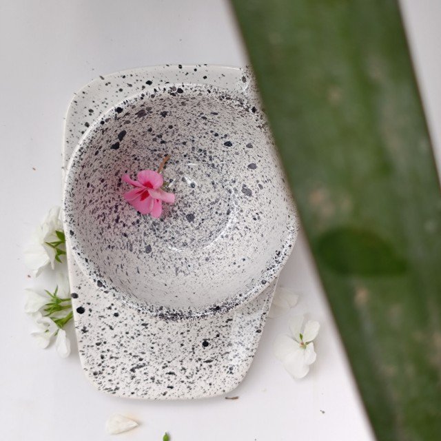 فنجان لاته کاپوچینو براق سفید مدل زبرا با رست سرامیکی