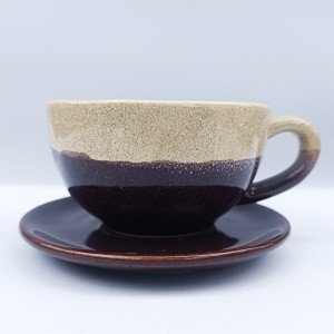 کاپ لته آرت رنگی قهوه ایی - کرم با نعلبکی سرامیکی مدل هرمز