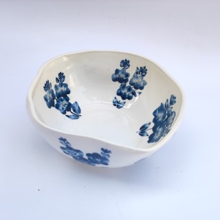 کاسه پذیرایی سرامیکی دست ساز نقاشی زیر لعابی  طرح گل ابی مدل blue flower