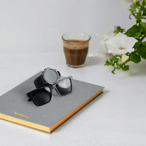 عینک آفتابی و ساعت هوشمند گرین