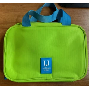 کیفیت کیف لوازم آرایشی مسافرتی  ضد آب جوردن و جودی