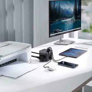 چندراهی و محافظ برق سه سوکت 4000 وات و هاب شارژ 2 یو‌اس‌بی و 2 تایپ‌سی 30 وات بیسوس