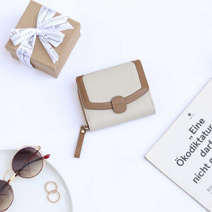 بهترین کیف پول زنانه تاشو تائومیک‌میک