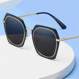 خرید عینک آفتابی زنانه پولاریزه کارن بازار