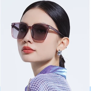 عینک آفتابی زنانه پولاریزه کارن بازار