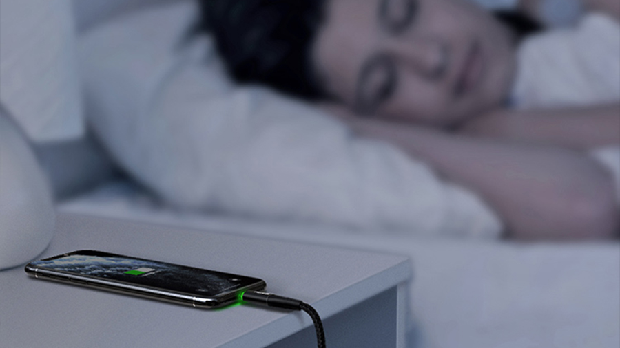 کابل شارژ و انتقال دیتا تایپ سی به لایتنینگ 1.8 متری فست مک دودو MCDODO Auto Power Off Type-C to Lightning 1.8M CA-736 دارای قابلیت های شارژ هوشمند موبایل