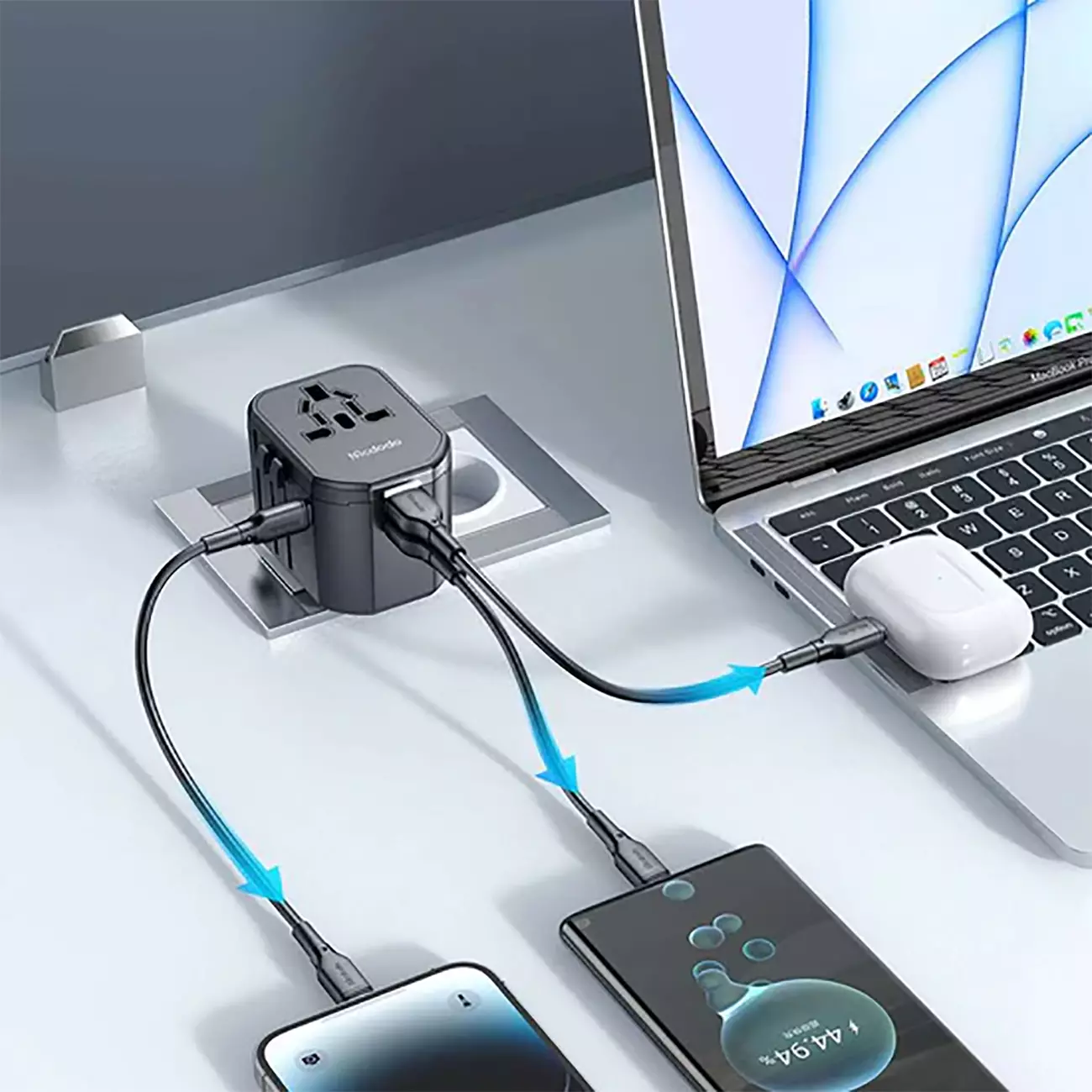 چهار دستگاه متصل به چندراهی