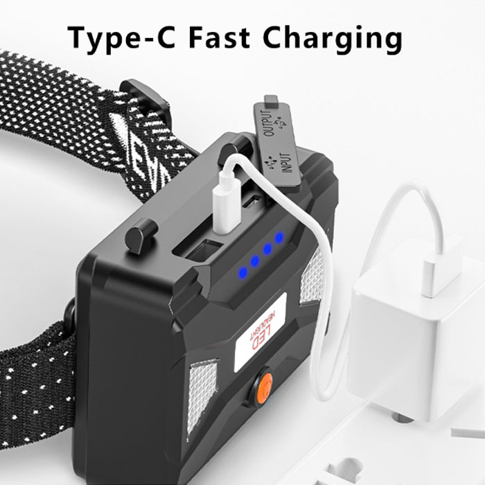 چراغ قوه پیشانی در حال شارژ