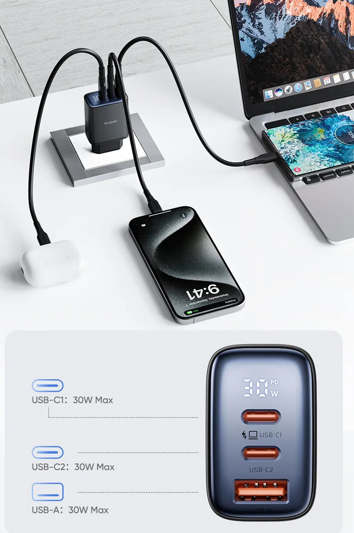 آیفون و هندزفری متصل به شارژر