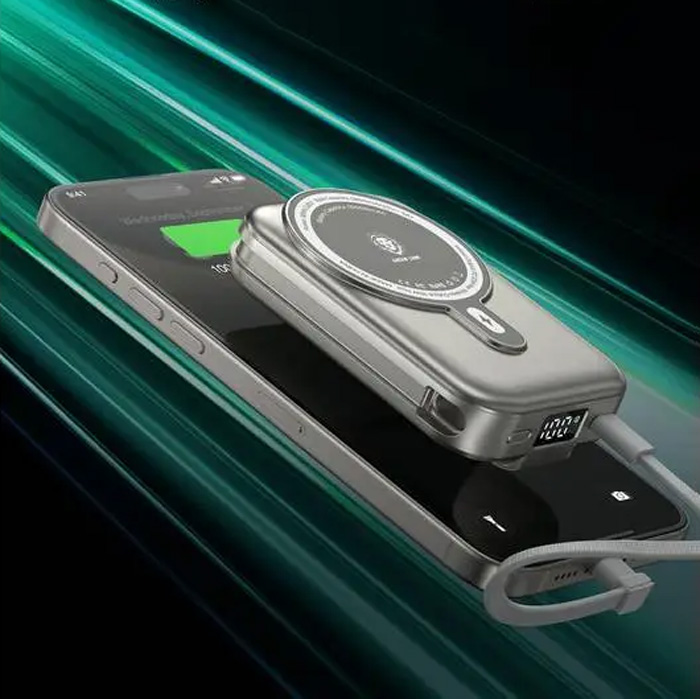 پاوربانک متصل به آیفون