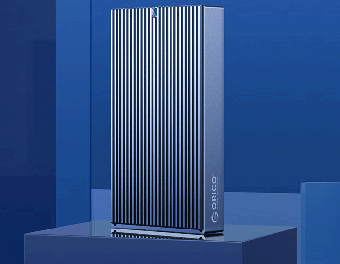 قاب هارد اکسترنال روی سکو