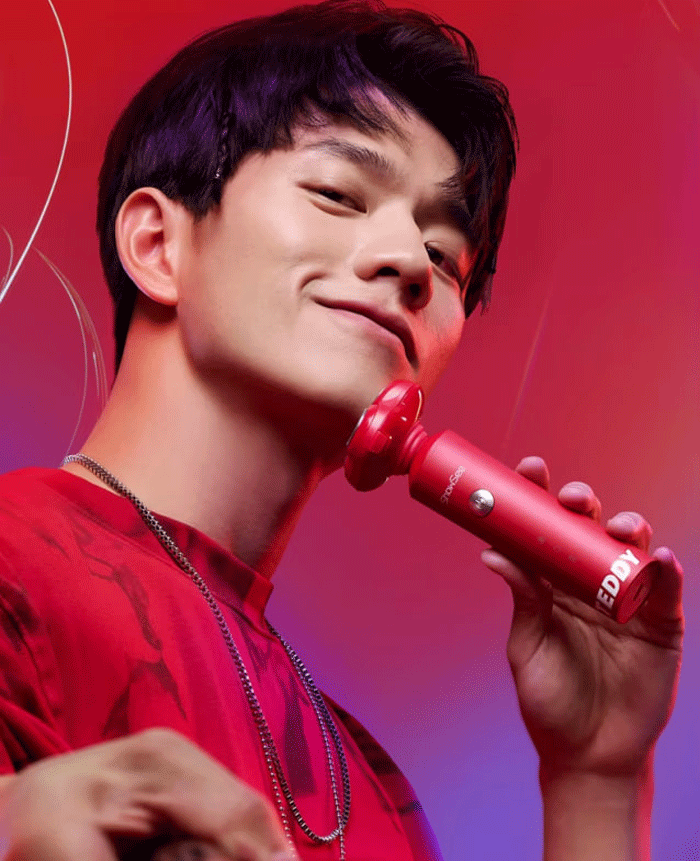 ماشین اصلاح صورت قرمز