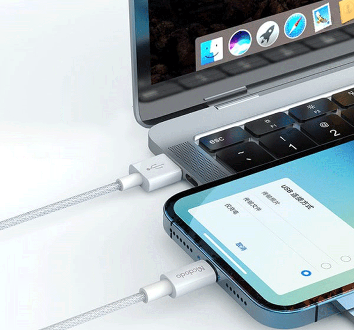 کابل متصل به موبایل و لپ تاپ