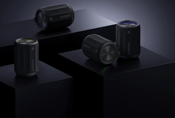 چند اسپیکر روی سکو