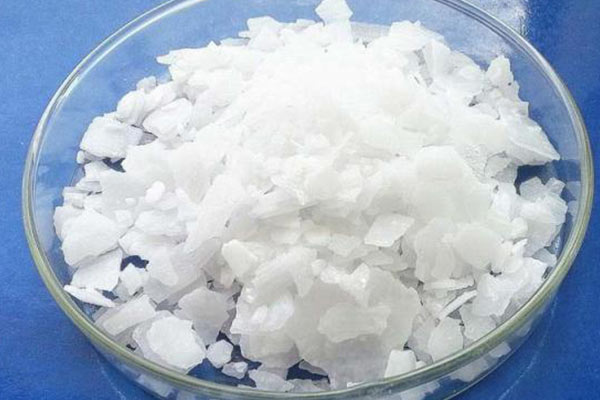 همه چیز درباره کاستیک سودا (caustic soda) و کاربردهای آن - آریانا شیمی