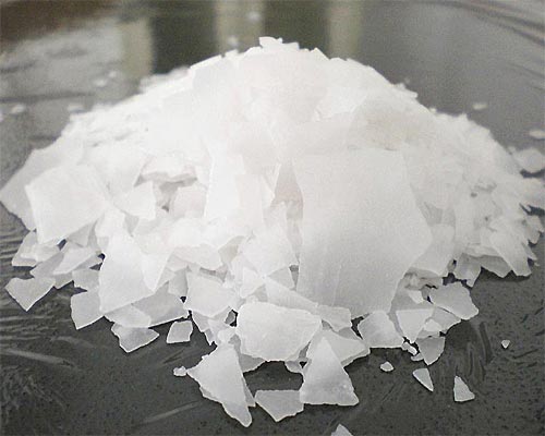 همه چیز درباره کاستیک سودا (caustic soda) و کاربردهای آن - آریانا شیمی