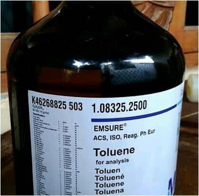 همه چیز درباره تولوئن (Toluene) و کاربردهای آن - آریانا شیمی