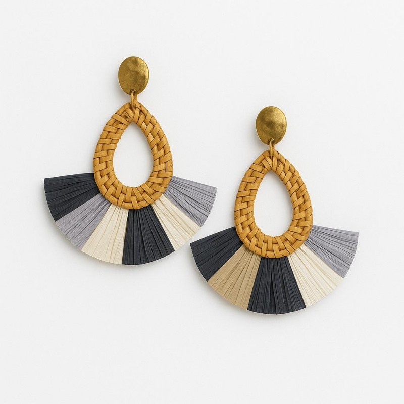 گوشواره چندرنگ دست‌ساز ماریمو – طراحی اشکی با حاشیه بادبزنی مدرن