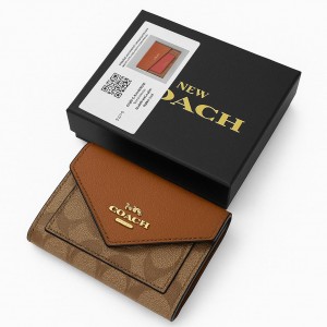 کیف پول زنانه COACH – شیک، جمع‌وجور، لاکچری