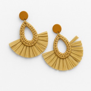 گوشواره دست‌ساز برند MARIMO – مدل اشکی با حاشیه بادبزنی