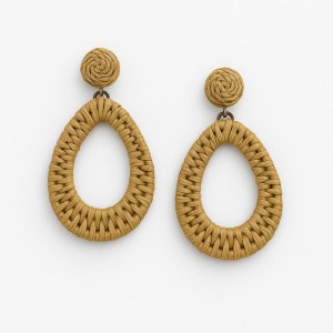 گوشواره دست‌ساز ماریمو – مدل اشکی با بافت کلاسیک