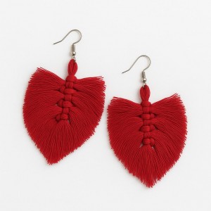 گوشواره دست‌بافت ماریمو – مدل برگ قرمز