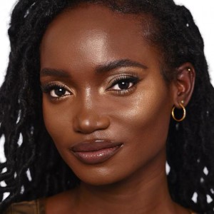 هایلایتر صورت شارلوت تیلبری مدل برنز گلو (Charlotte Tilbury  -  Bronze Glow Face Architect Highlighter)