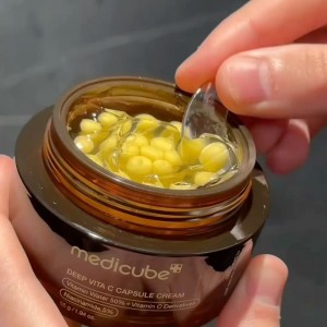 سرم دیپ ویتامین C مدیکیوب (Medicube Deep Vita C Ampoule)