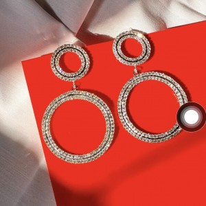 گوشواره مجلسی دایره‌ای دوتایی نگینی مدل TWIN CIRCLE