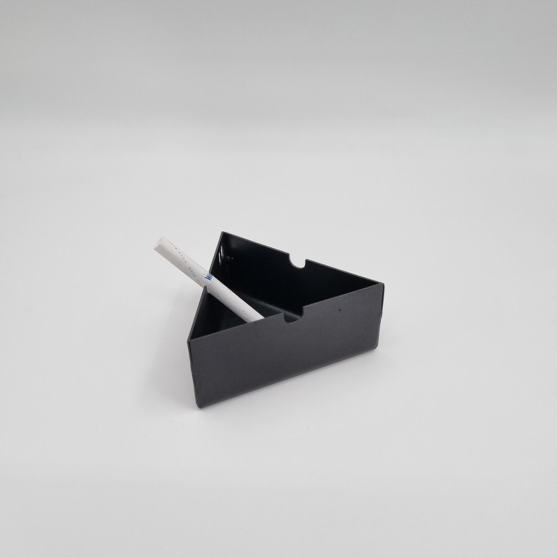 زیر سیگاری فلزی مثلث کوچک