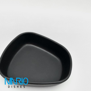 کاسه منحنی مشکی ملامین P47