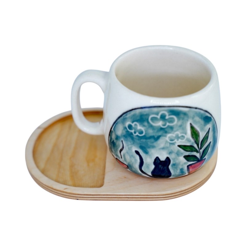 لیوان سرامیکی دستساز بهمراه پیش دستی چوبی طرح گربه