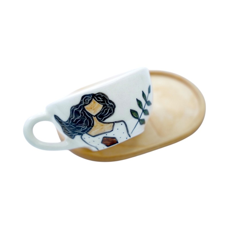 لته خوری  سرامیکی دستساز بهمراه پیش دستی چوبی طرح دخترک و برگ