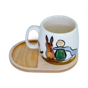 لیوان سرامیکی دستساز بهمراه پیش دستی چوبی طرح شازده کوچولو