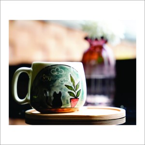 لیوان سرامیکی دستساز بهمراه پیش دستی چوبی طرح شازده کوچولو