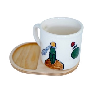 ماگ سرامیکی دستساز بهمراه پیش دستی چوبی طرح شازده کوچولو و سیارک