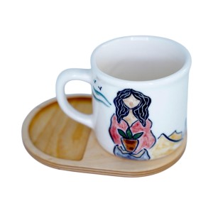 ماگ سرامیکی دستساز بهمراه پیش دستی چوبی طرح دخترک و گلدان